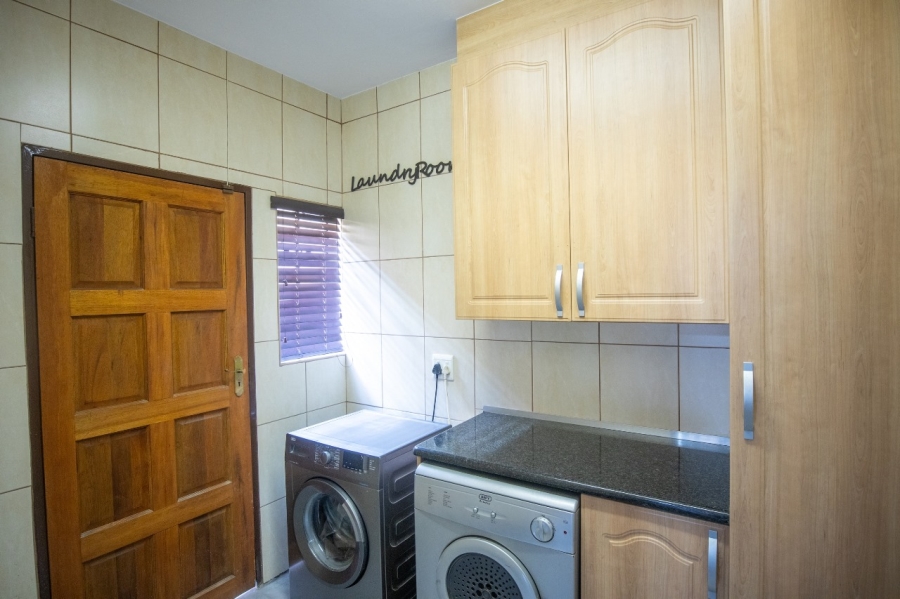 5 Bedroom Property for Sale in Safari Gardens North West